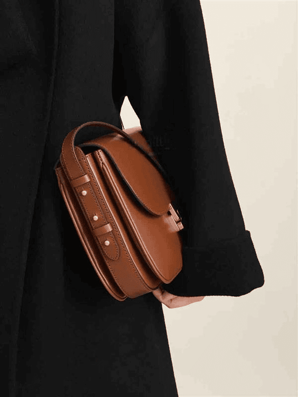 The Ultimate Crossbody Bag Styling Guide